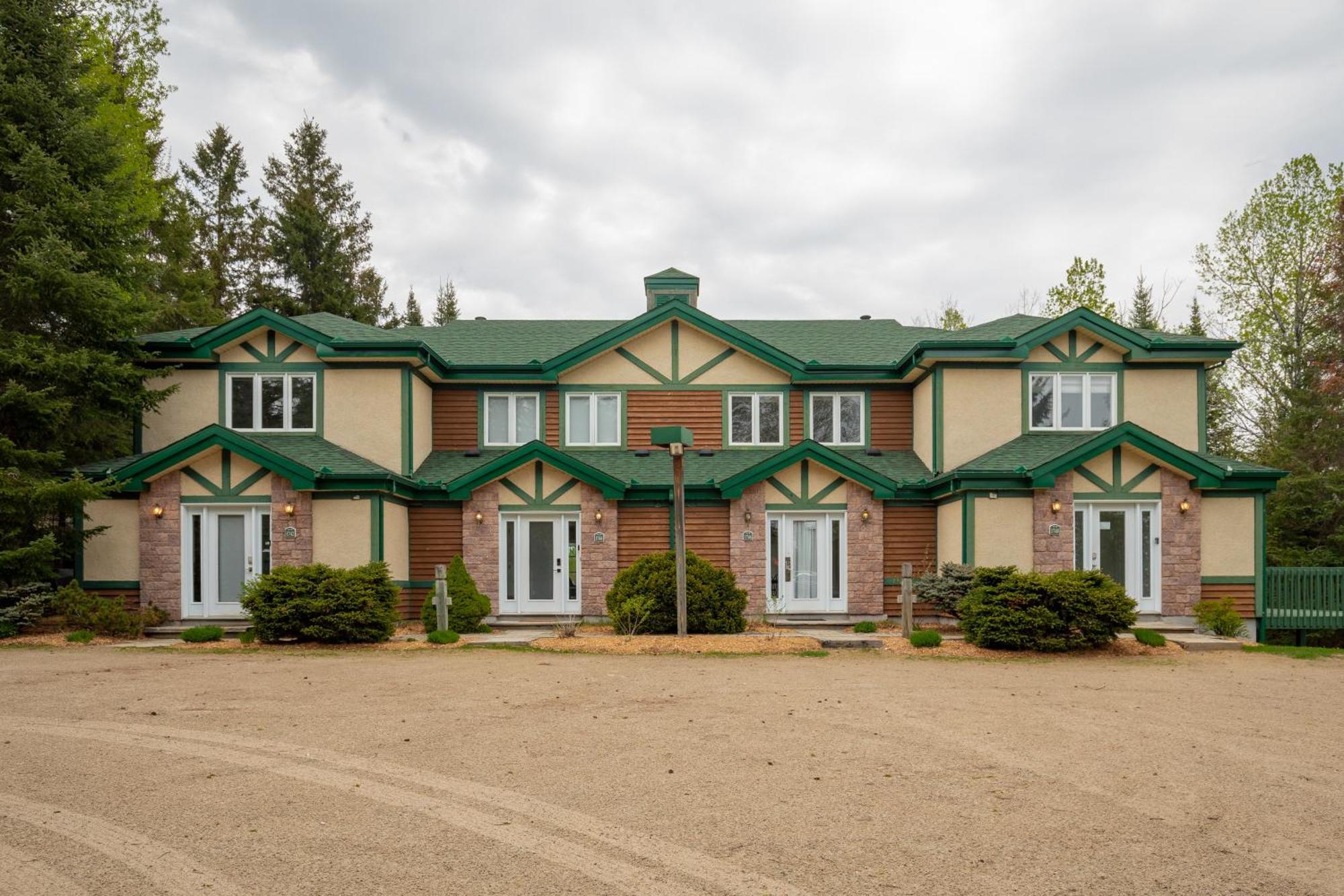 2-Level Home - Tremblant Mountain View - Fireplace Mont-Tremblant Exterior photo